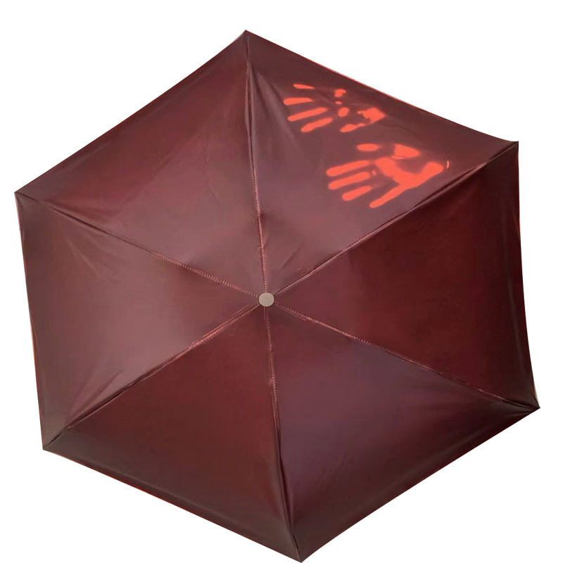 Mini kišobran s promjenom boje ovisno o temperaturi i cvjetnim uzorcima; pet dijelni sklopivi, 6 rebara vlaknastog okvira, aluminijski štap, tkanina 190T, ručno otvaranje