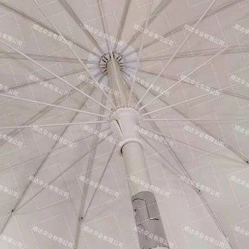 Vanjski kišobran s 16 rebara od poliestera 160G, metalna konstrukcija, duga drška, ručno otvaranje i zatvaranje, mogućnost ispisa logotipa