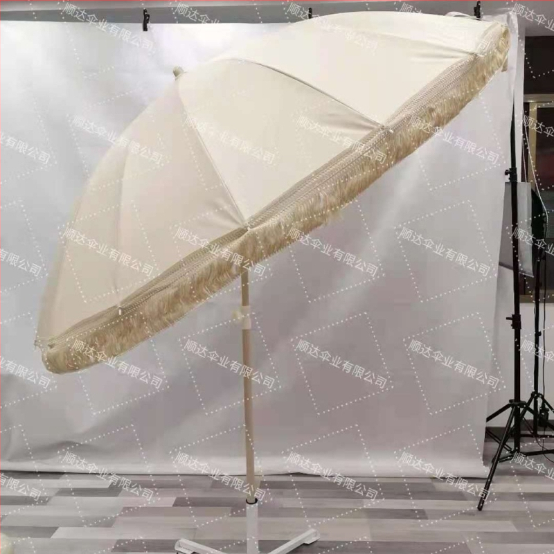 Vanjski kišobran s 16 rebara od poliestera 160G, metalna konstrukcija, duga drška, ručno otvaranje i zatvaranje, mogućnost ispisa logotipa