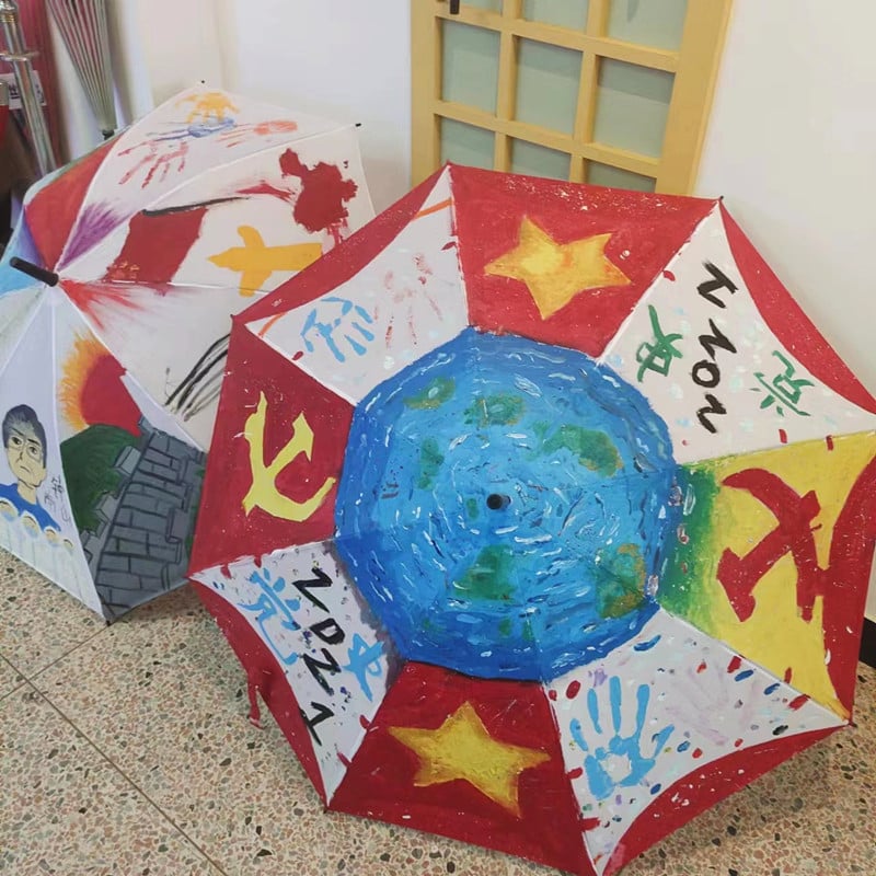 Umbrelă pentru elevi cu mâner lung, pictură manuală, 8 brațe din fibră, deschidere automată, cupolă din material 210T, mâner din cauciuc, posibilitatea imprimării logo-ului