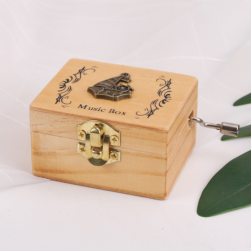 Cutie muzicală din lemn cu manetă – stil retro, personalizabilă, cu logo tipărit