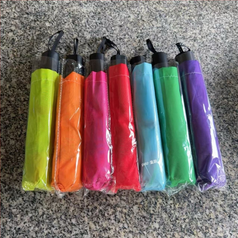 Kišobran s tri dijelovima, TPE materijal tkanine, UV zaštita UPF30+, ručno otvaranje i zatvaranje, središnja šipka crno ljepilo