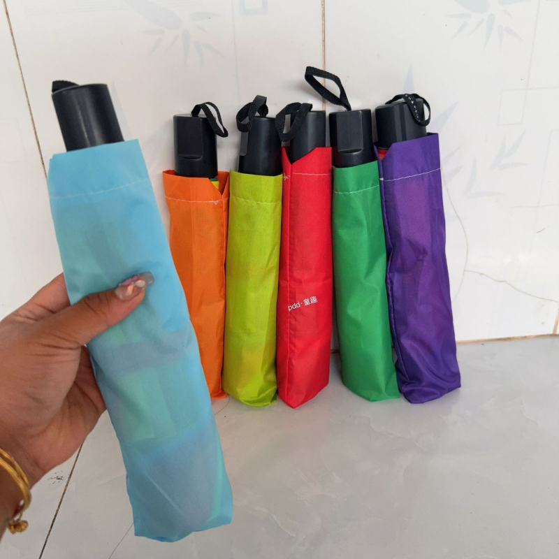 Kišobran s tri dijelovima, TPE materijal tkanine, UV zaštita UPF30+, ručno otvaranje i zatvaranje, središnja šipka crno ljepilo