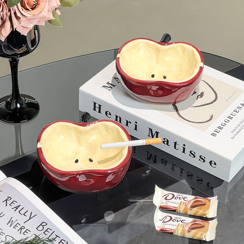 Porcelanska pepeljara s oblikom jabuke i poklopcem, sladak stil