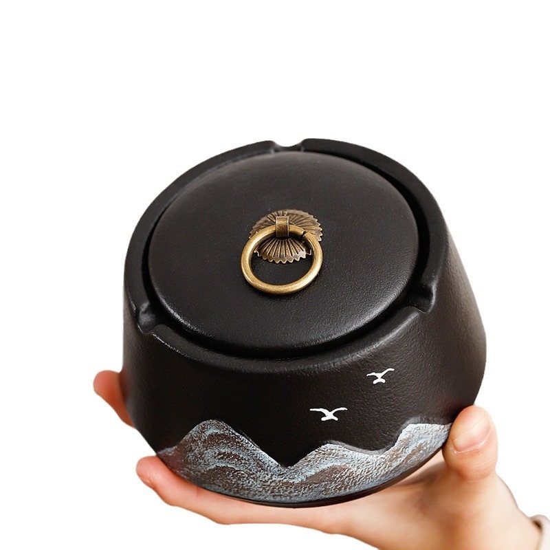 Scrumieră ceramică cu capac rezistent la vânt, design minimalist, funcție de depozitare, personalizare cu logo, pentru casă și birou