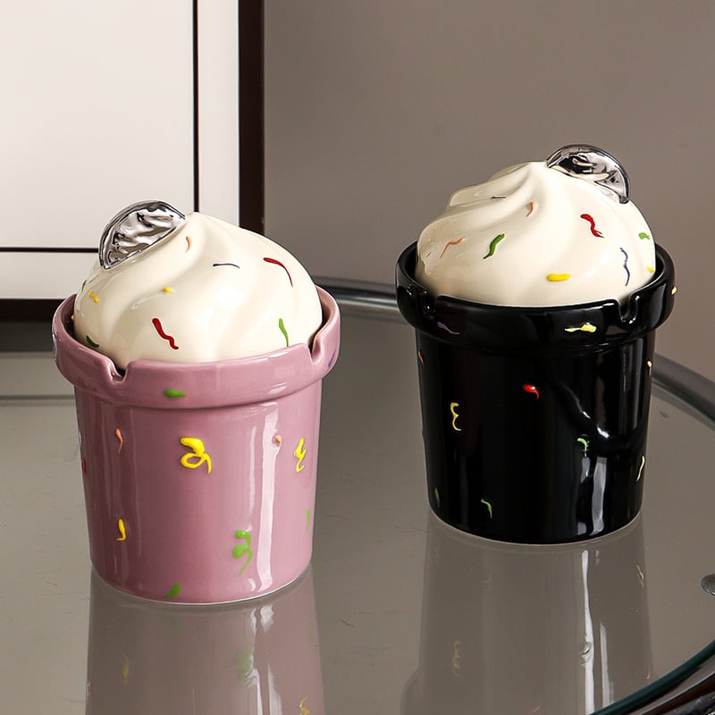 Scrumieră ceramică cu capac, stil desen animat, personalizare disponibilă (Material: ceramică; Brand: Courtesy; Personalizare: Da; Logo: Nu)