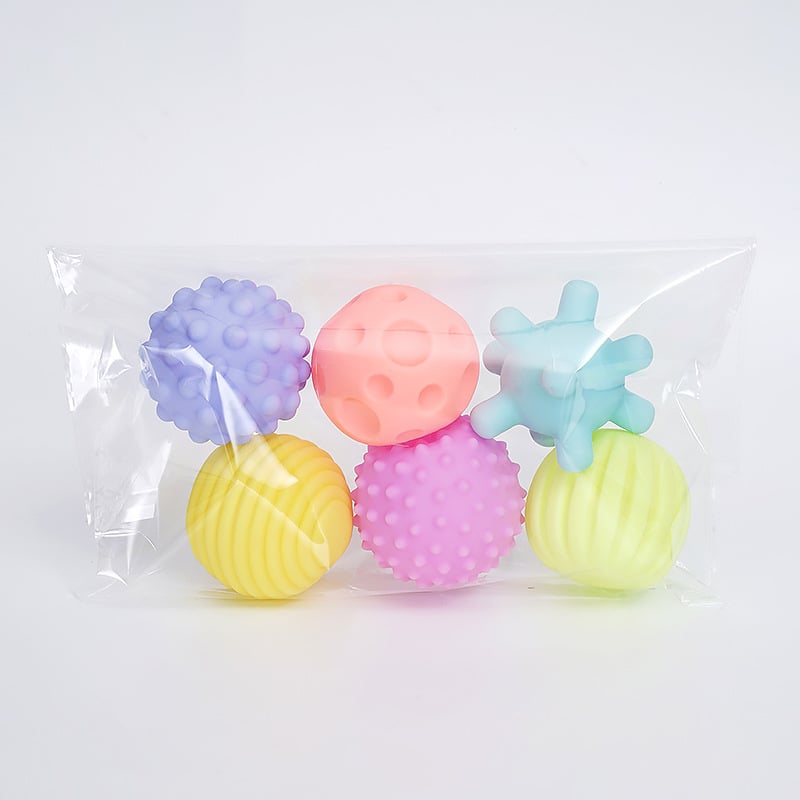Jucărie de baie pentru bebeluți — minge moale din vinil pentru prindere, percepție tactilă, dezvoltă vederea și auzul (Material: vinil; Vârsta: 3–6 ani)