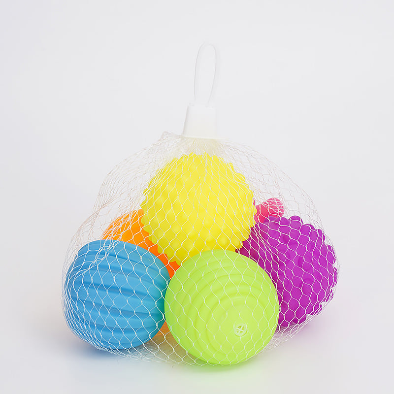 Jucărie de baie pentru bebeluți — minge moale din vinil pentru prindere, percepție tactilă, dezvoltă vederea și auzul (Material: vinil; Vârsta: 3–6 ani)