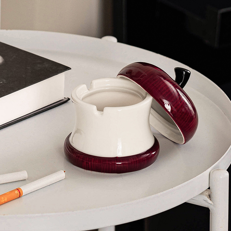 Kerámiából készült hamutál fedővel otthonra és irodába — szagtalanító hatás, egyszerű dizájn, vállalati ajándék