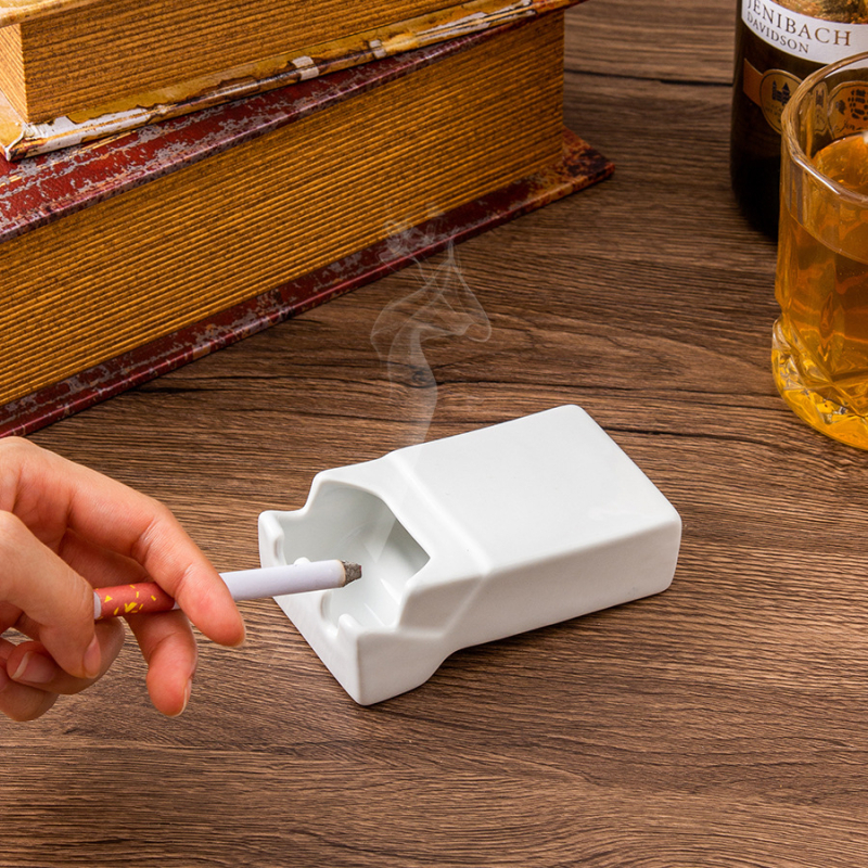 Európai stílusú kerámia hamutál logónyomtatással, hordozható irodai asztalhoz, testreszabható tárolóval