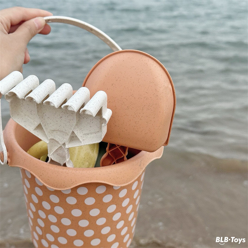 BLB Set igračaka za plažu za djecu – plastični alati za pijesak, uzrast 4–6 godina, pakiranje mrežastom vrećicom