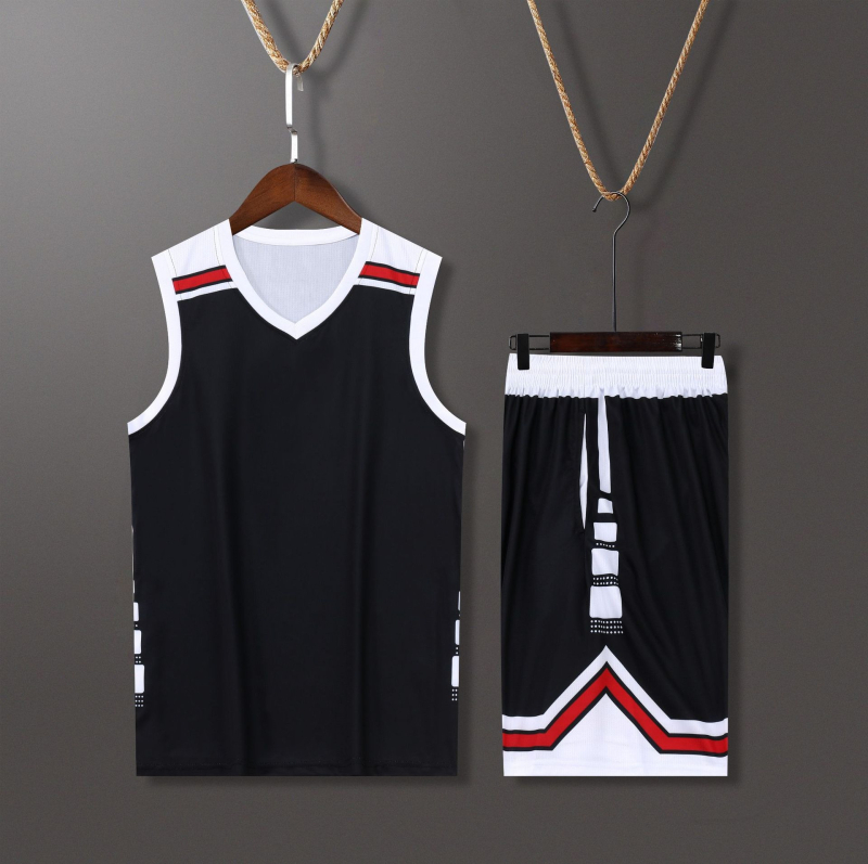 Férfi kosárlabda nyári garnitúra – poliészter anyagú, bélés poliészterrel, alkalmas edzésekre és mérkőzésekre.