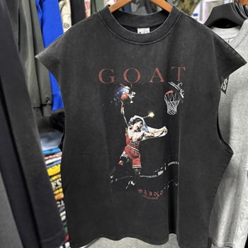 Pamukasta bezrukavna T-shirt vest, slobodan kroj, crtani print, bez ovratnika