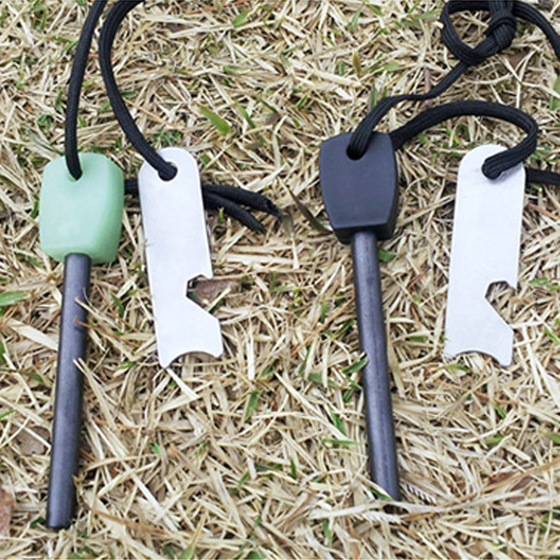 Set za preživljavanje: magnezijeva šipka za paljenje vatre i zviždaljka; izložena dužina oko 7 cm, promjer šipke 0,8 cm, držač 3 cm