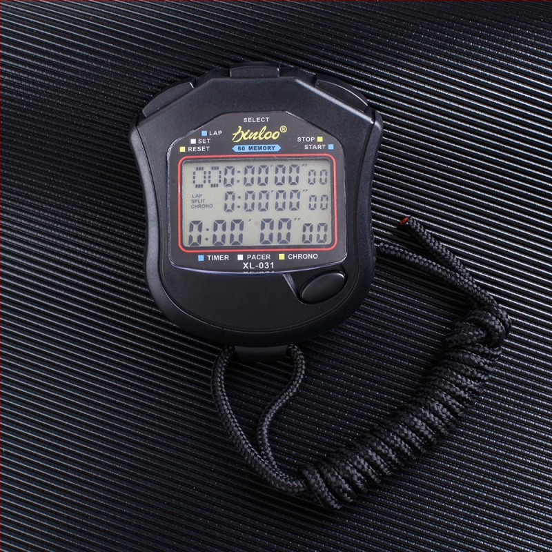 XINLONG Cronometru pentru atletism cu afișaj pe trei rânduri și canale multiple; corp ABS rezistent la apă; funcție pauză; mâner anti-alunecare