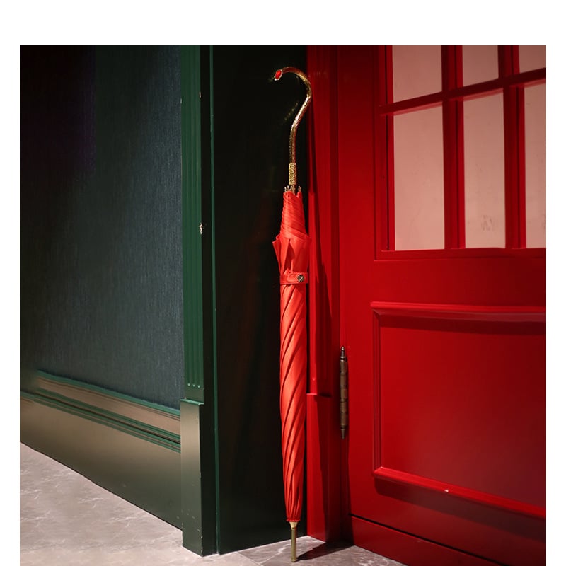 Umbrelă de mireasă cu mâner în formă de cârlig, design retro european; pânză satinată 210T; cadru și mâner din fibră; tijă centrală din aliaj; deschidere automată; imprimare logo disponibil