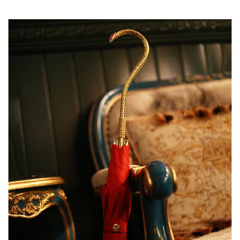 Umbrelă de mireasă cu mâner în formă de cârlig, design retro european; pânză satinată 210T; cadru și mâner din fibră; tijă centrală din aliaj; deschidere automată; imprimare logo disponibil