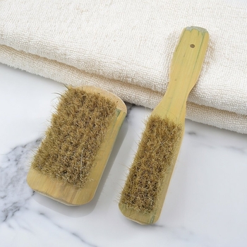 Hosszú nyelű cipőseprő disznószőrrel, négyszögletes fej