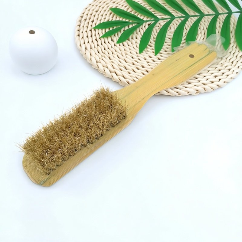 Hosszú nyelű cipőseprő disznószőrrel, négyszögletes fej