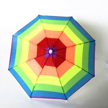 Fejre helyezhető esernyő sapka, fejre illeszkedő dizájn és elasztikus pánttal, csíkos nylon 170T anyag, 8 bordás vasváz, kézi nyitás