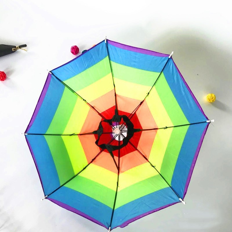 Fejre helyezhető esernyő sapka, fejre illeszkedő dizájn és elasztikus pánttal, csíkos nylon 170T anyag, 8 bordás vasváz, kézi nyitás