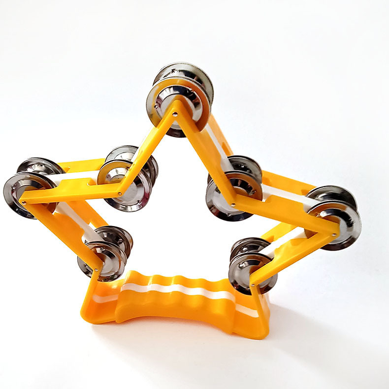 Műanyag csörgő ötágú csillag mintával, PP anyag, súly 185 g, 4–6 éves gyermekeknek