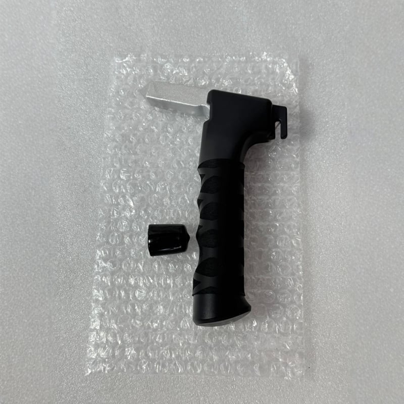 Automobilski 3-u-1 alat za nuždu: čekić za razbijanje stakla, dodatak naslona za ruku, Lin ting, materijal ABS aluminijska legura, težina 0,18 kg