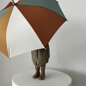 Παιδική ομπρέλα με 8 μεταλλικά σκέλη, λαβή και ράχη από σίδηρο, πολυεστερικό ύφασμα 170T, χειροκίνητο άνοιγμα/κλείσιμο, ελαφριά με cartoon σχέδιο