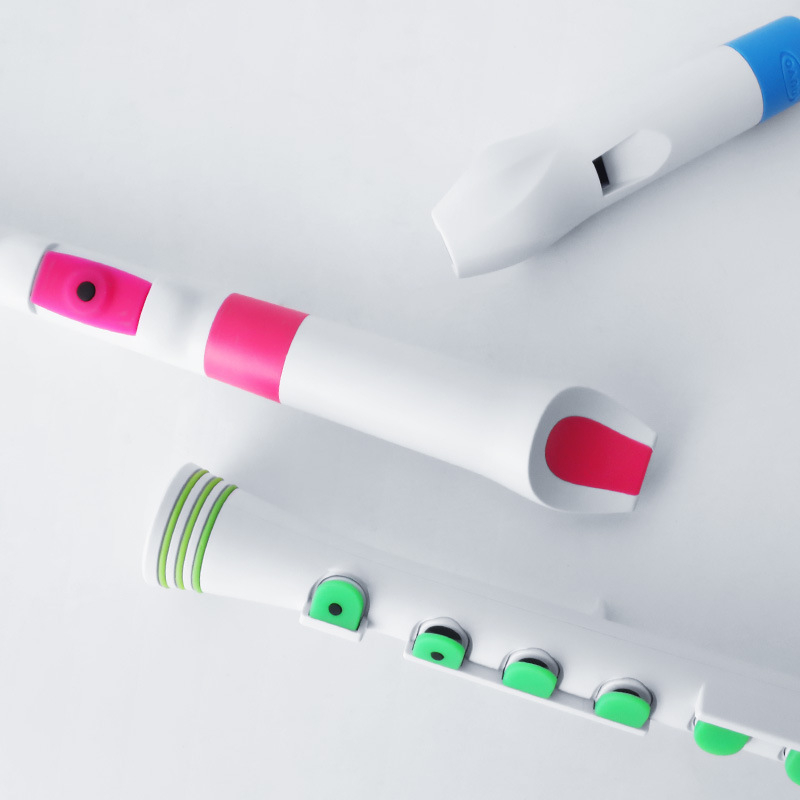 NUVO plastični rekorder, izrađen od smole, kartonsko pakiranje, početnički glazbeni instrument