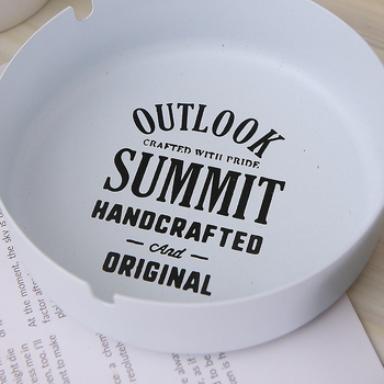 Fém hamutartó nordic ipari stílusban, letisztult dizájn tároló funkcióval és nyomtatott logóval