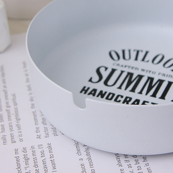 Fém hamutartó nordic ipari stílusban, letisztult dizájn tároló funkcióval és nyomtatott logóval