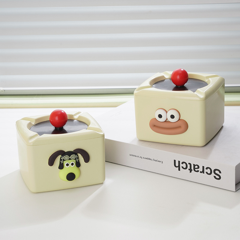 Műanyag hamutál otthoni használatra fedéllel, testreszabás nélkül, nem importált