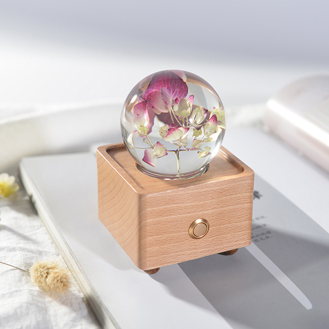 Dandelion difuzor Bluetooth cu lumină de noapte și floare conservată într-o sferă de rășină – ornament muzical, stil modern minimalist