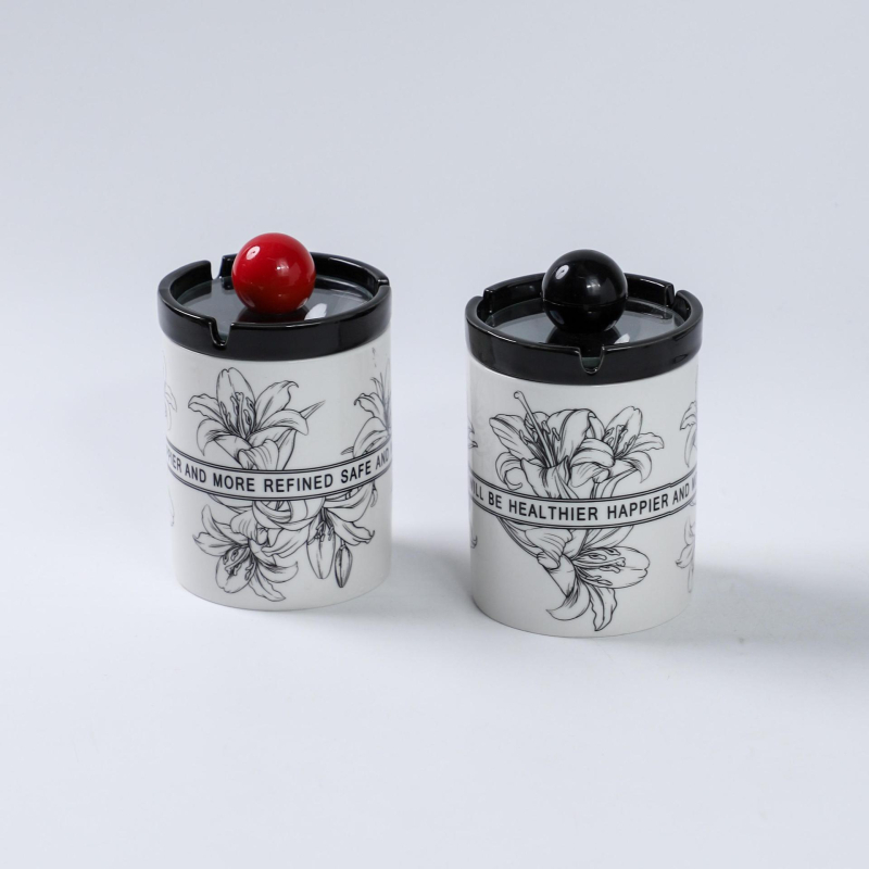 Scrumieră ceramică cu capac, motiv crin, rezistentă la vânt, potrivită pentru casă, sufragerie și birou