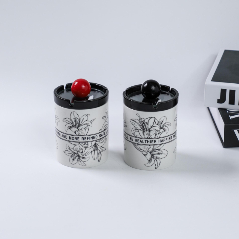 Scrumieră ceramică cu capac, motiv crin, rezistentă la vânt, potrivită pentru casă, sufragerie și birou