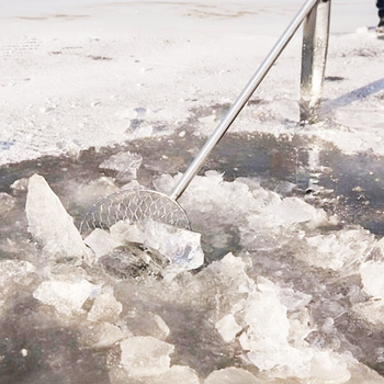 Jégfogó horgászati háló rozsdamentes acélból készült hálófejjel, jégcsapokkal és jégkanállal