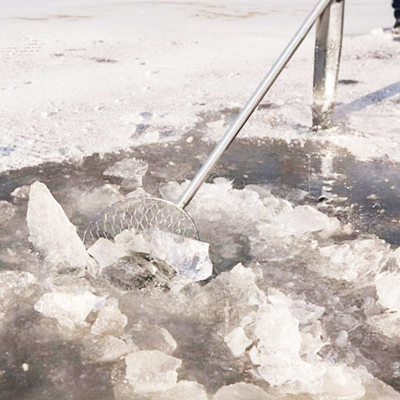Jégfogó horgászati háló rozsdamentes acélból készült hálófejjel, jégcsapokkal és jégkanállal