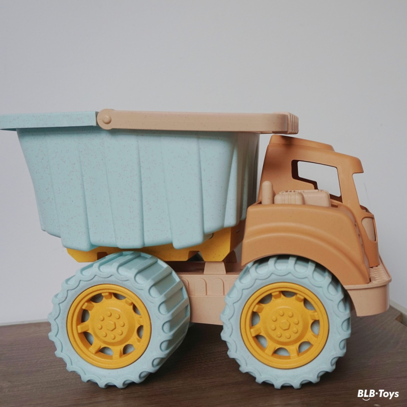 Детски плажен комплект — пластмасова лопатка и кофи, три варианта, мрежеста чанта, за деца 4–6 години, марка KIDNOAM