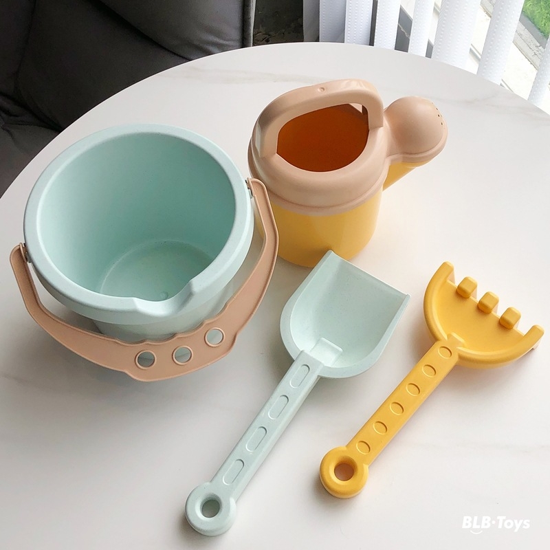 Детски плажен комплект — пластмасова лопатка и кофи, три варианта, мрежеста чанта, за деца 4–6 години, марка KIDNOAM