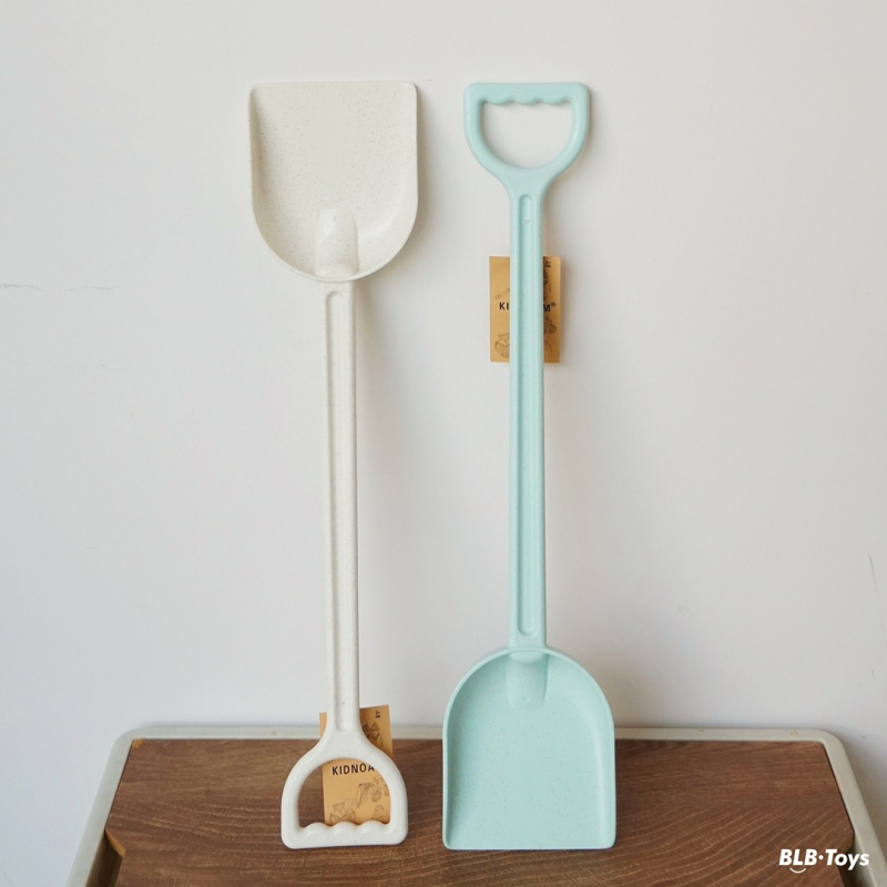 Детски плажен комплект — пластмасова лопатка и кофи, три варианта, мрежеста чанта, за деца 4–6 години, марка KIDNOAM