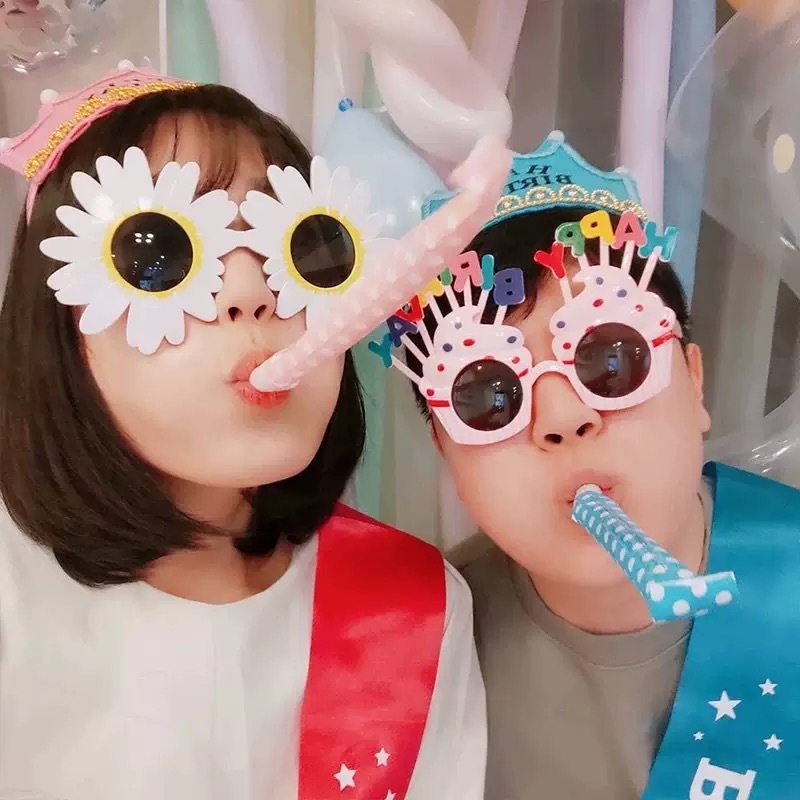 Plastična papirnata zviždaljka za proslave i sportske događaje – točkasti dizajn, polumanualna i polu-mehanička izrada, rekvizit za dar