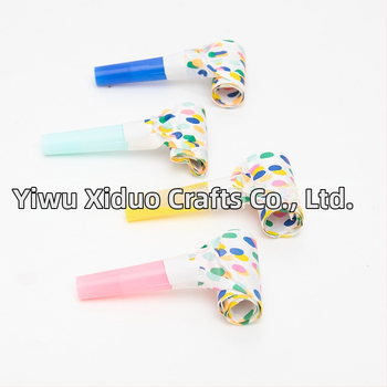 Papierový roh rekvizita na oslavu — bez loga, bez personalizácie