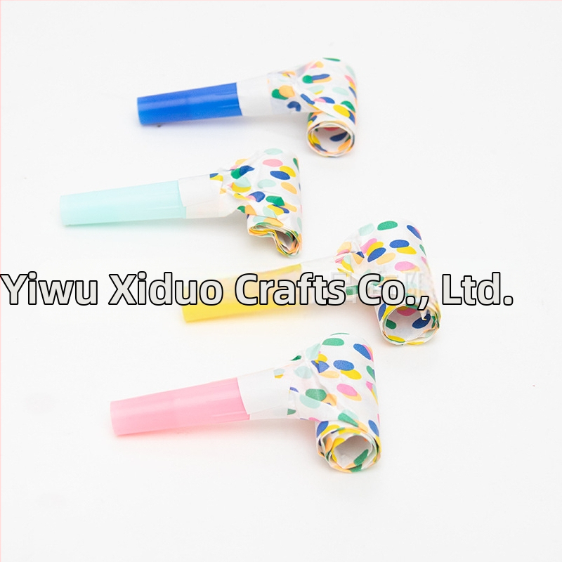 Papierový roh rekvizita na oslavu — bez loga, bez personalizácie