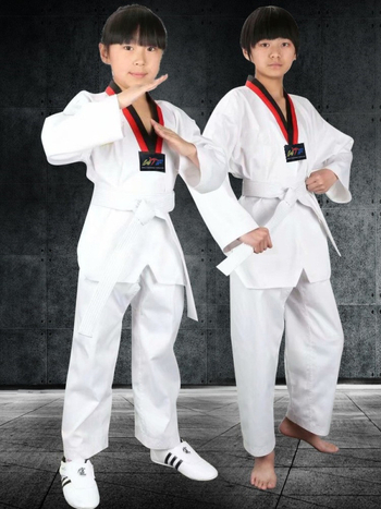 Taekwondo edzési egyenruha gyerekeknek és felnőtteknek, pamut-szál keverék anyag (30%), hosszú- és rövid ujjú változatok, mérettolerancia 1–3 cm