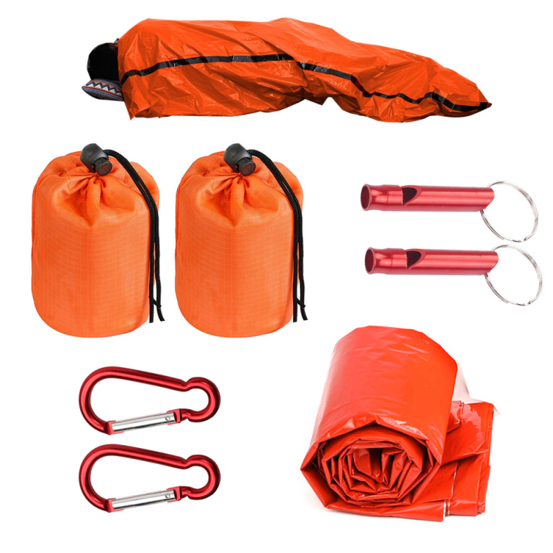 Vészhelyzeti kemping készlet: hálózsák, síp, csat és túlélő takaró