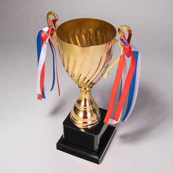 Trofej od legure s prilagođenim logom – moderan minimalistički dizajn, brend Blue Moon Crystal