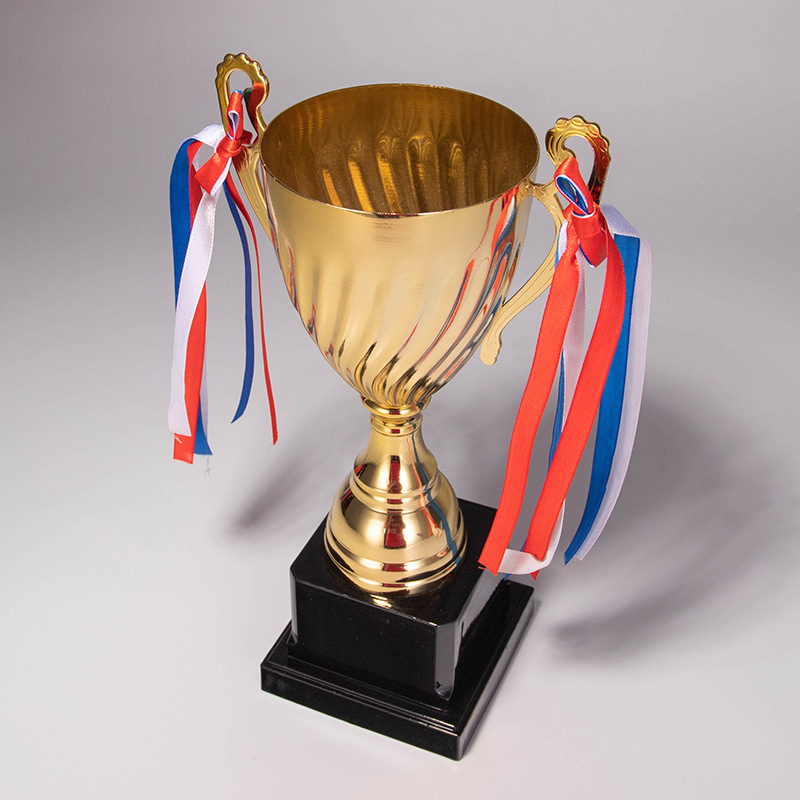 Trofej od legure s prilagođenim logom – moderan minimalistički dizajn, brend Blue Moon Crystal