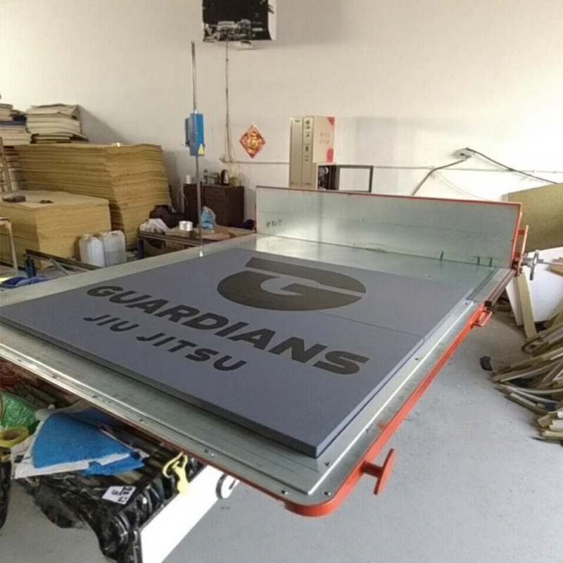 Πολυλειτουργική ματ πολεμικών τεχνών – παχύτερο στρώμα δαπέδου για MMA, πάλη, sanda και taekwondo; πυρήνας από σφουγγάρι; αθλητικές επιφάνειες; γενική χρήση