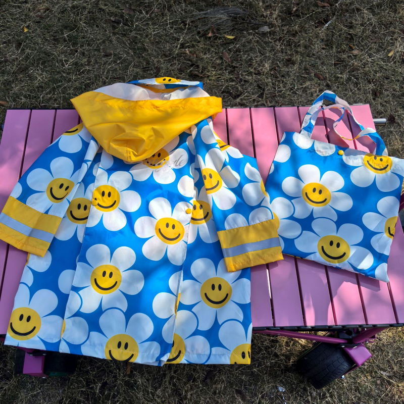 Gyerekeknek szánt esőponcsó poliészterből PU bevonattal, 210 g/m², könnyű, rajzfilmszín stílus