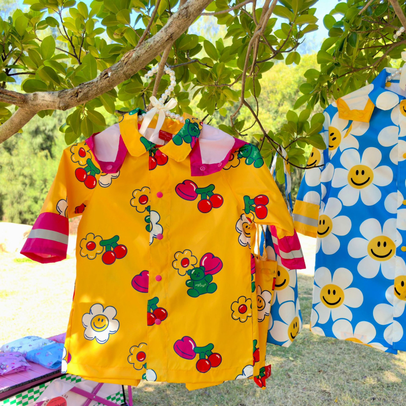 Gyerekeknek szánt esőponcsó poliészterből PU bevonattal, 210 g/m², könnyű, rajzfilmszín stílus